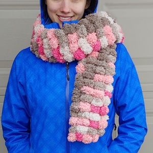 RED HEART WOMEN'S SCARF